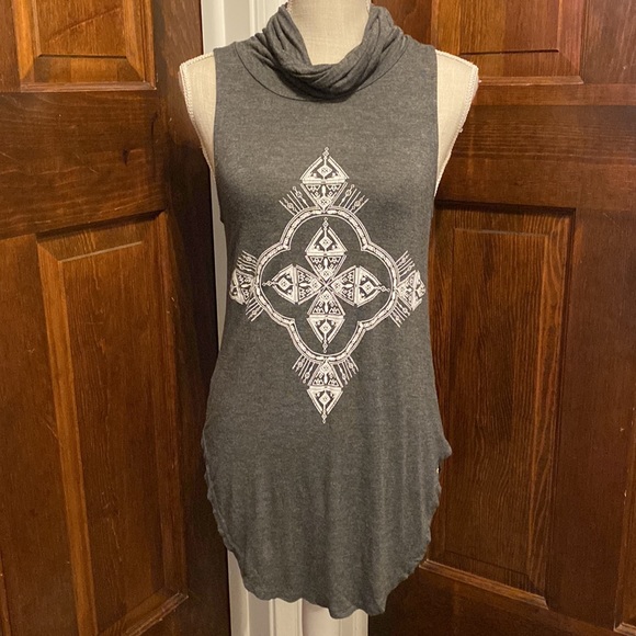 JC fits inc. gray sleeveless tunic. - Picture 2 of 9